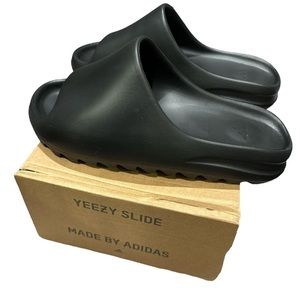 Yeezy slides Onyx